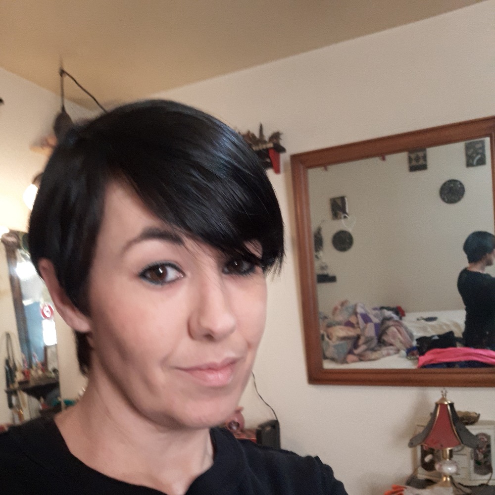 Meet your Posher, Cassandra